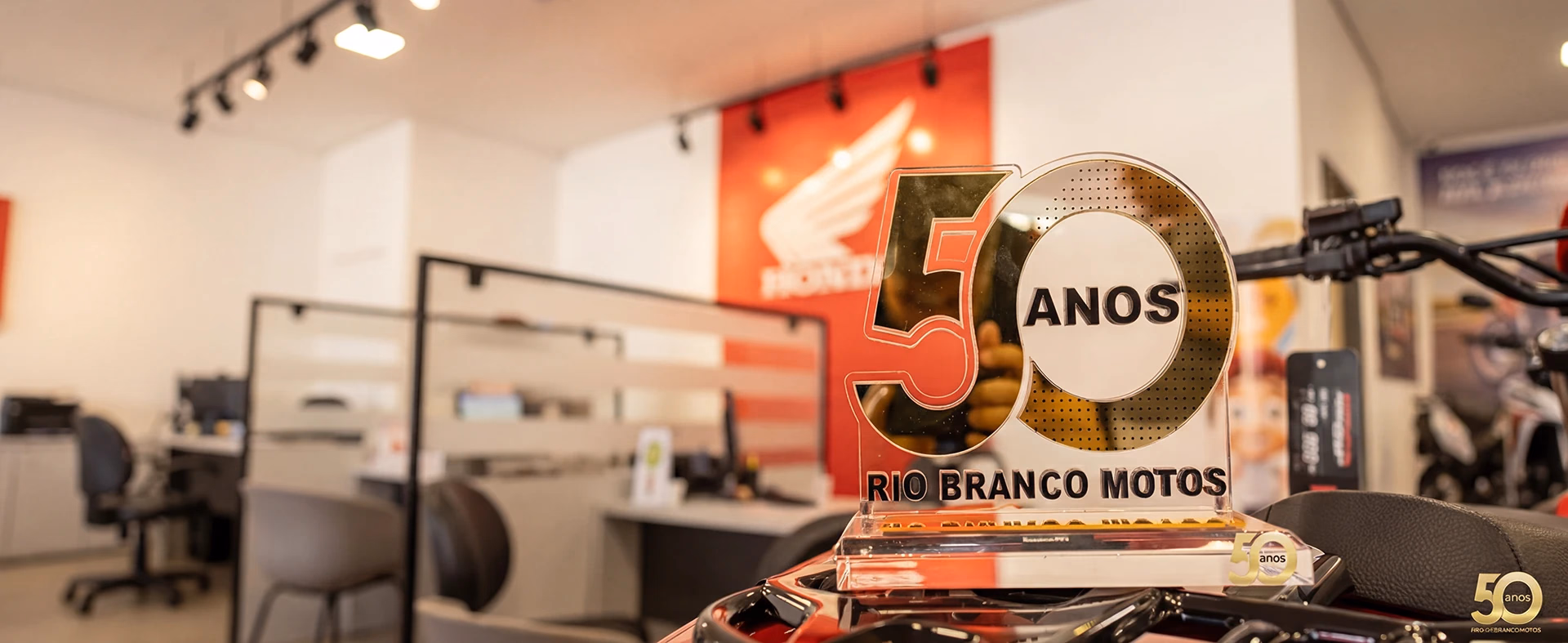 Banner Quem Somos, Principal com selo de 50 Anos - Rio Branco Motos Honda - 1 de 5